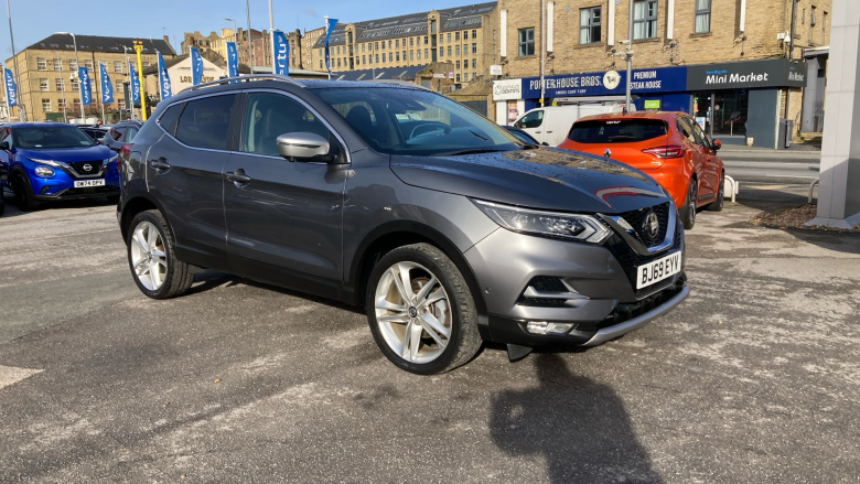 Nissan Qashqai 1.3 DiG-T N-Motion 5dr Petrol Hatchback
